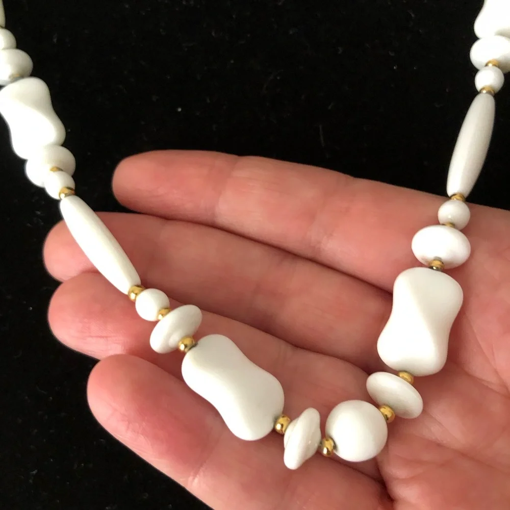 Rare Milk Glass Art Deco Necklace vintage-Antique stunning jewellery collector - Picture 2 of 12